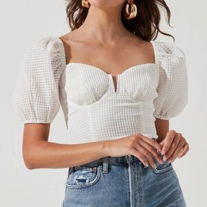 NWT ASTR The Label Daydreamer Sweetheart Puff Sleeve Top, White, Medium